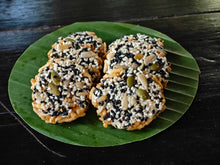 Crispy Rice Cracker Sesame